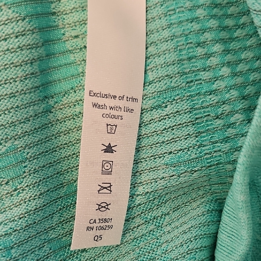 Lululemon Athletica Aqua Long Sleeve Top - Picture 8 of 8